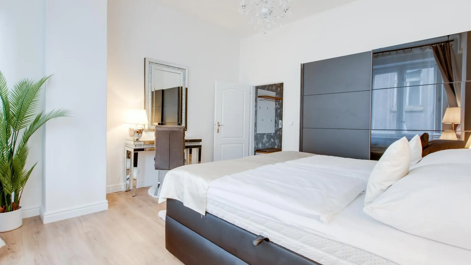 Wenceslas Square Royal Two Bedroom Apartment 프라하