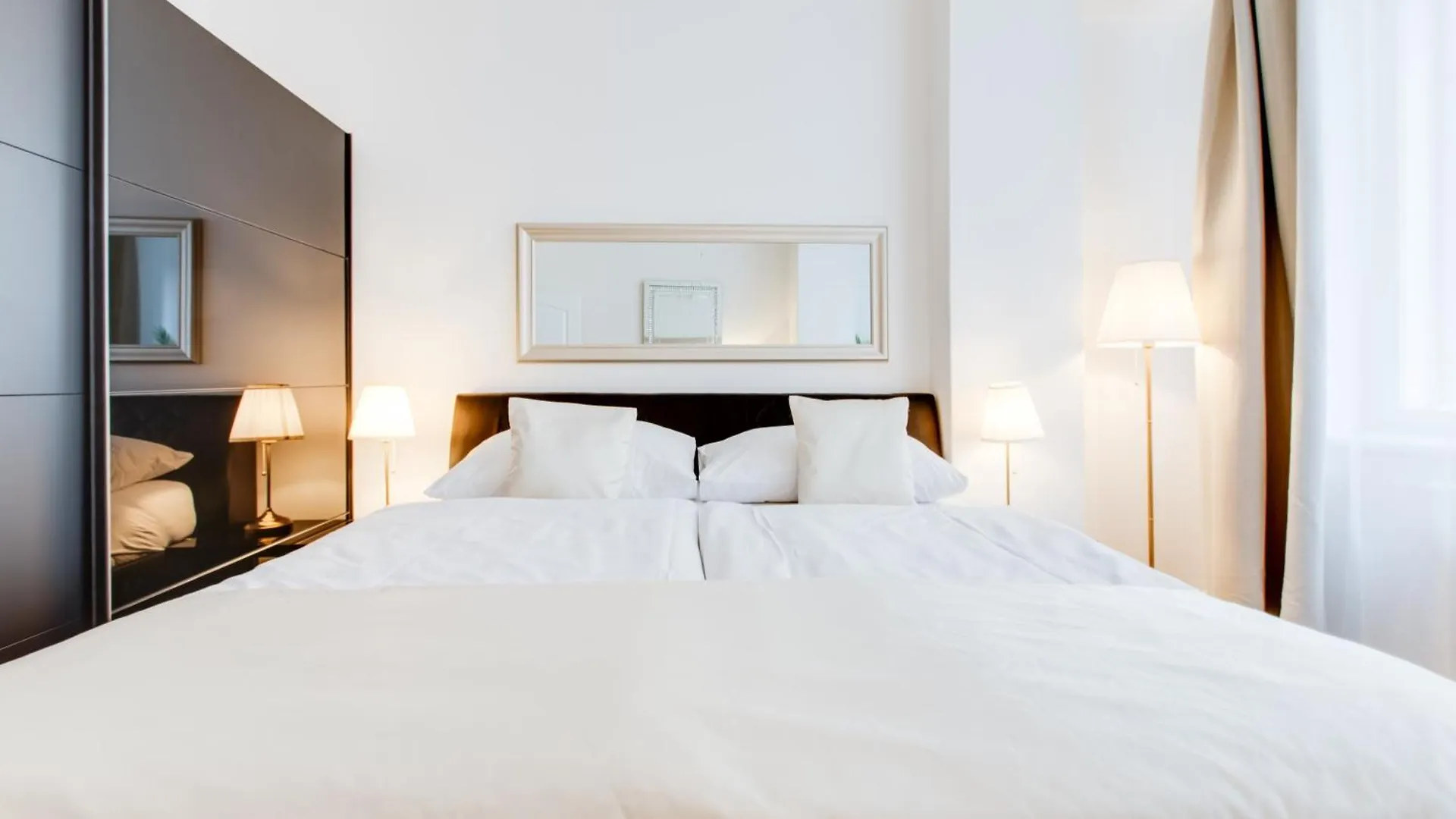 Wenceslas Square Royal Two Bedroom Apartment 프라하 체코