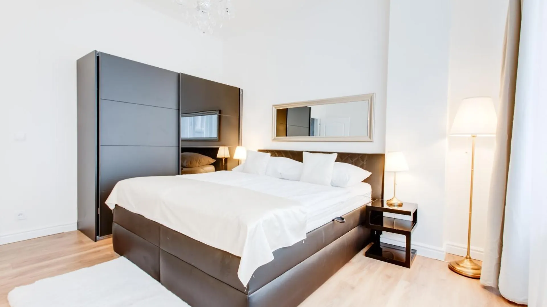 Wenceslas Square Royal Two Bedroom Apartment 프라하 체코