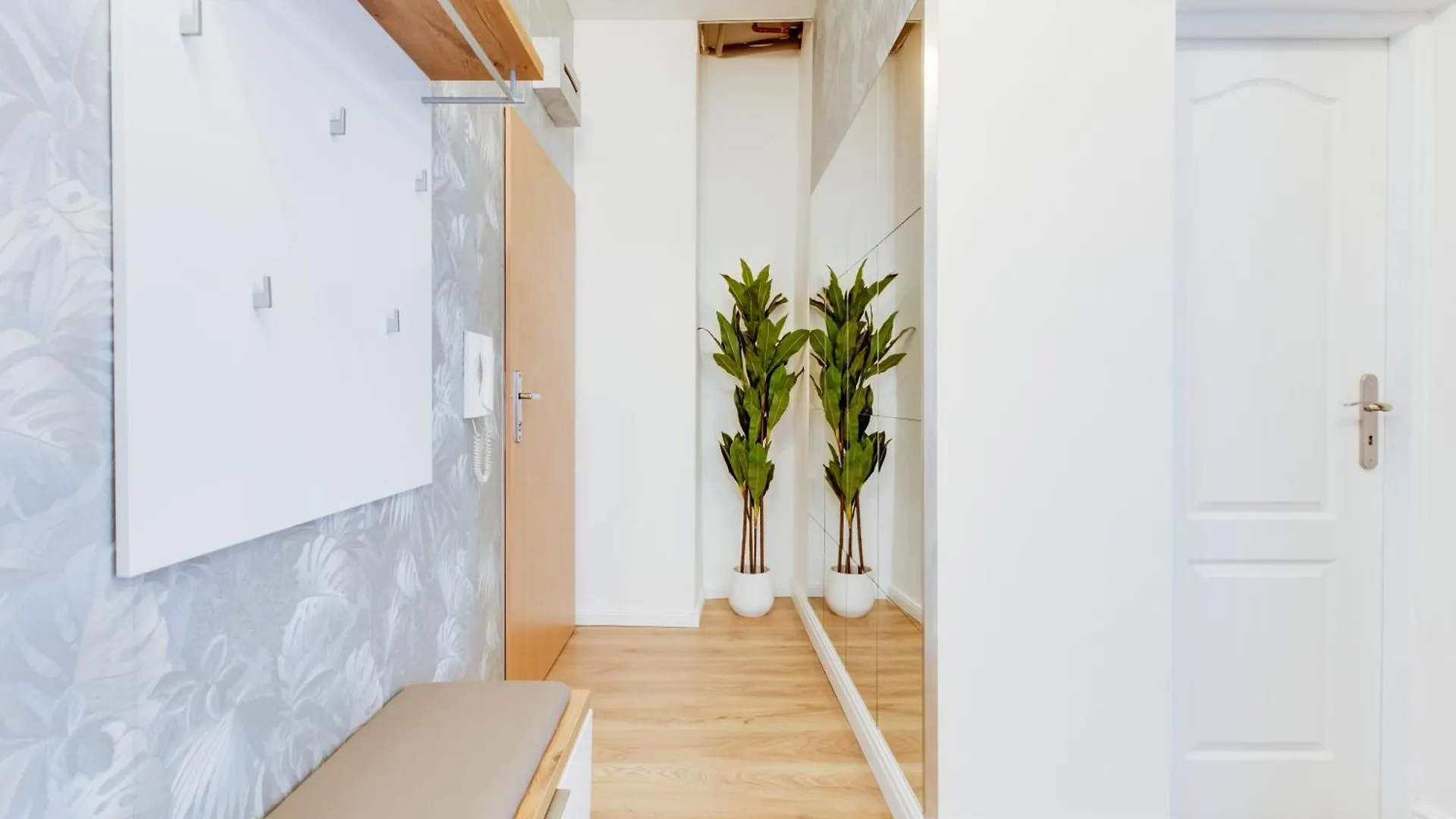 Wenceslas Square Royal Two Bedroom Apartment 프라하 체코