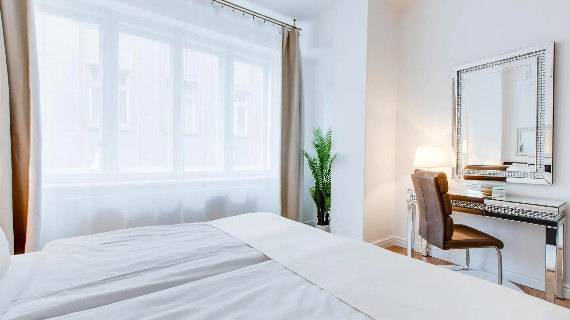 Wenceslas Square Royal Two Bedroom Apartment 프라하 체코