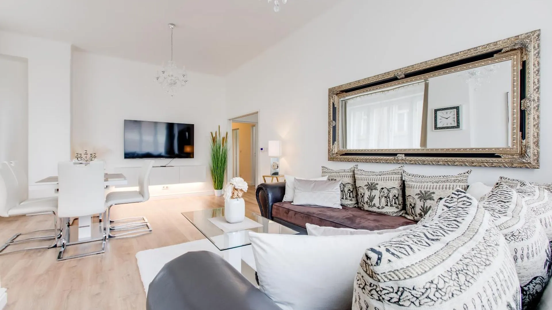 Wenceslas Square Royal Two Bedroom Apartment 프라하
