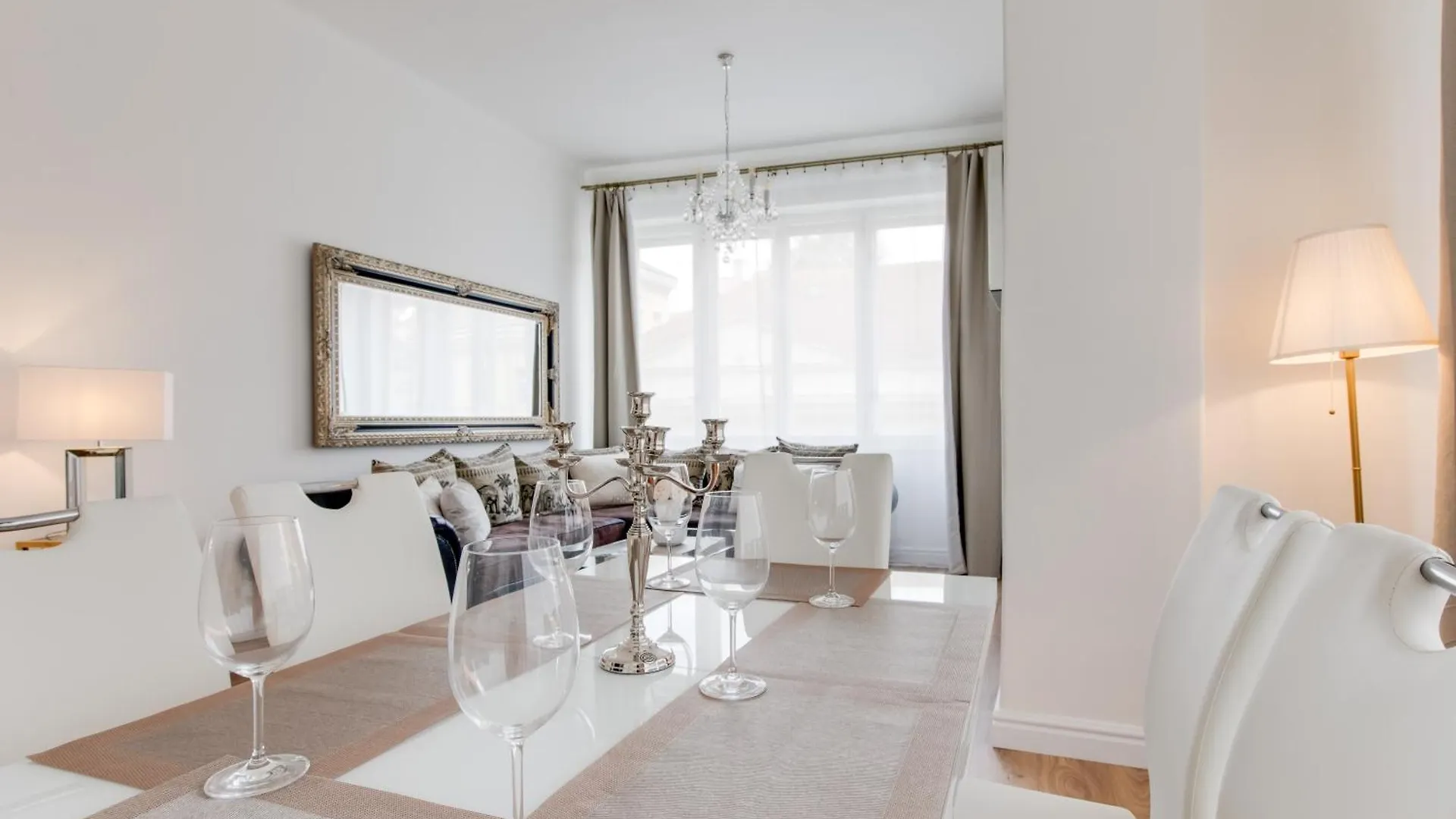 Wenceslas Square Royal Two Bedroom Apartment 프라하 체코
