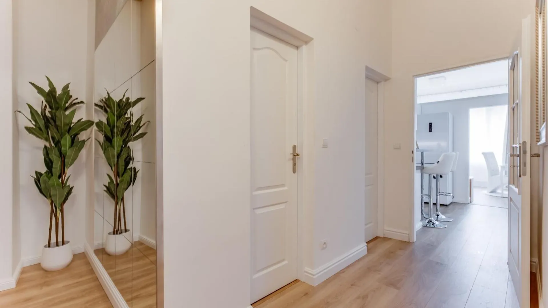 Wenceslas Square Royal Two Bedroom Apartment Prague