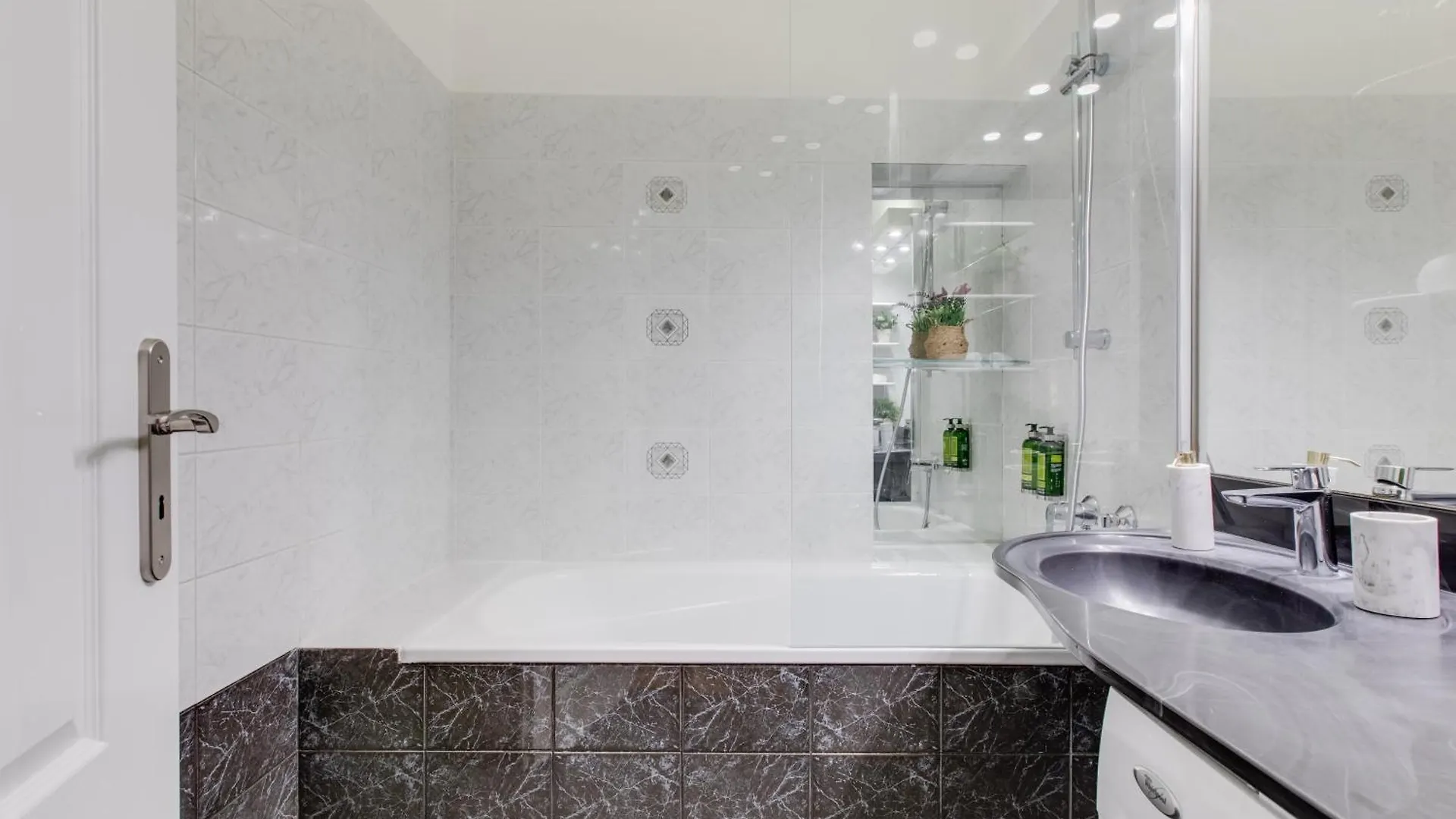 Wenceslas Square Royal Two Bedroom Apartment Prague